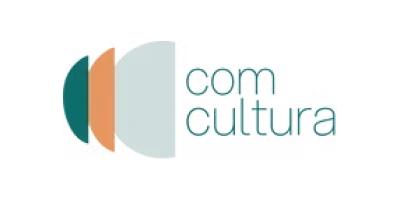 Logo da empresa Com Cultura, cliente da A Estranhamente